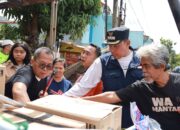 Monitoring K3, Wali Kota Bekasi Bagikan Alat Kebersihan Di Kelurahan Jatirasa