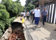 Akses Jalan Terputus Akibat Longsor, Wali Kota Bekasi Pastikan Perbaikan Segera Dilakukan