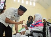 Wali Kota Bekasi Tri Adhianto Lepas 420 Calon Jamaah Haji Kloter Pertama Ke Tanah Suci
