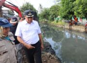 Tri Adhianto Tinjau Langsung Normalisasi Kali Di Duren Jaya, Bekasi Timur