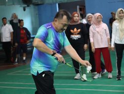 Wawali Harris Bobihoe Bikin Kejutan di Turnamen Bulu Tangkis se-Kecamatan Mustika Jaya