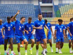 Persib Bandung Tetap Fokus Latihan Meski Tanpa 12 Pemain Inti