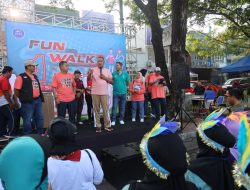 Tri Adhianto Ajak Warga Gunakan Tumbler di CFD Dukuh Zamrud Mengurangi Sampah Plastik