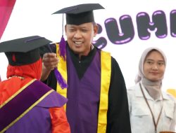 Tri Adhianto Resmikan Wisuda Lansia Kota Bekasi 2025: Usia Bukan Halangan untuk Terus Belajar